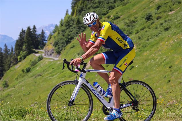 Montée Les Carroz au Col de Pierre Carrée