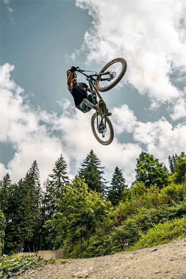 Piste VTT la Serpentine du Bike Park de Châtel - Hanna-Retz- Photography