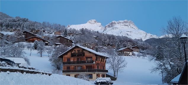 Maison adossé aux Aravis - Jean-Marc Barey